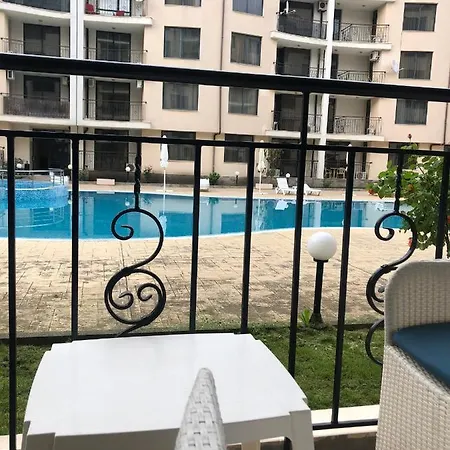 Vacation At Sunny * סאני ביץ'