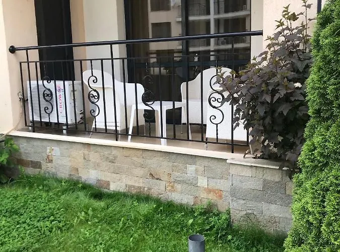 Vacation At Sunny Apartment *