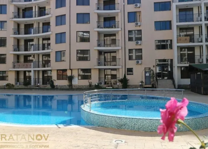 Vacation At Sunny Apartment *